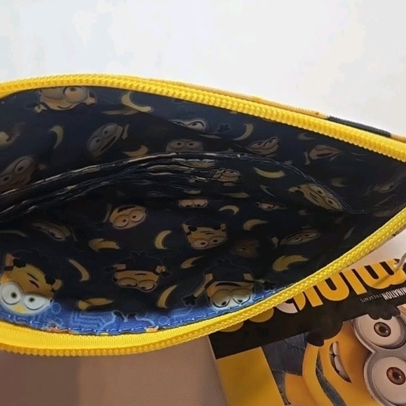 Loungefly Minions Yellow Nylon Wallet - Picture 3 of 3